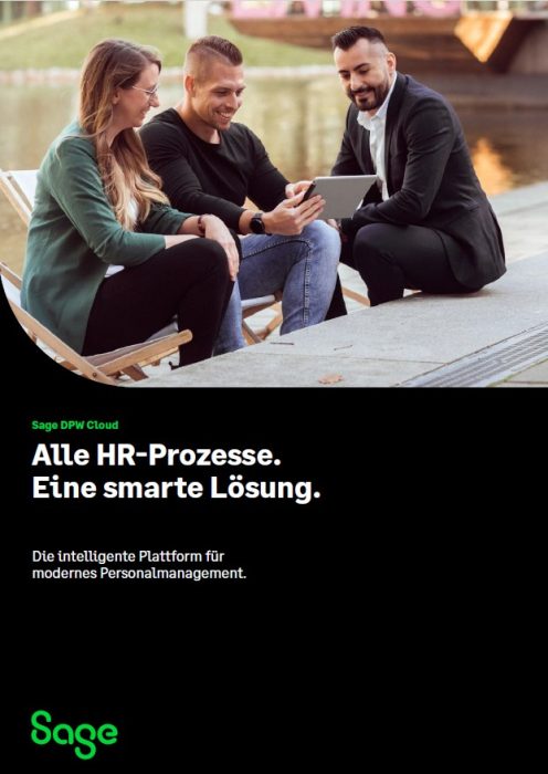 Drei Personen sitzen auf Holzstühlen am Wasser, lächeln und schauen auf ein Tablet. Der Text wirbt für Sage DPW Cloud und beschreibt es als intelligente Lösung für alle HR-Prozesse und modernes Personalmanagement.