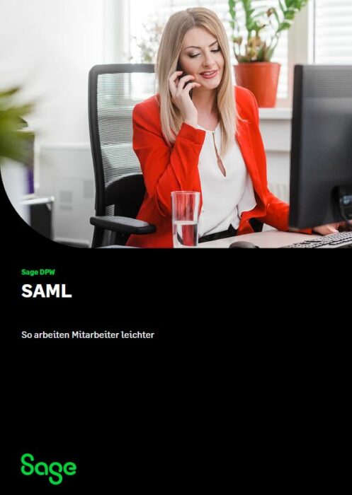 Eine Person im roten Blazer sitzt an einem Schreibtisch, telefoniert und arbeitet am Computer. Auf dem Schreibtisch steht ein Glas Wasser. Der Text lautet: Sage DPW SAML – So arbeiten Mitarbeiter leichter.